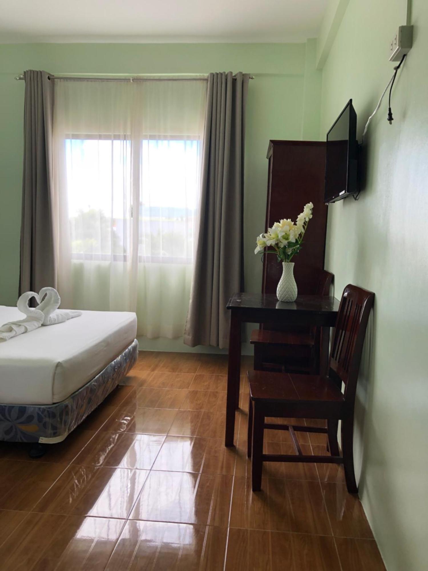 Adams View Hotel Moalboal Exterior foto